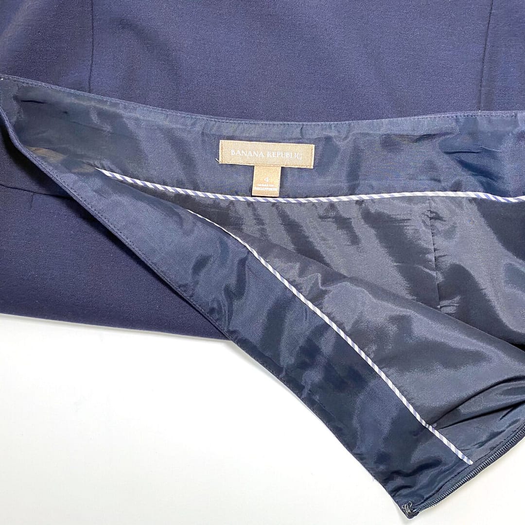 brand label of Banana Republic navy wool pencil skirt