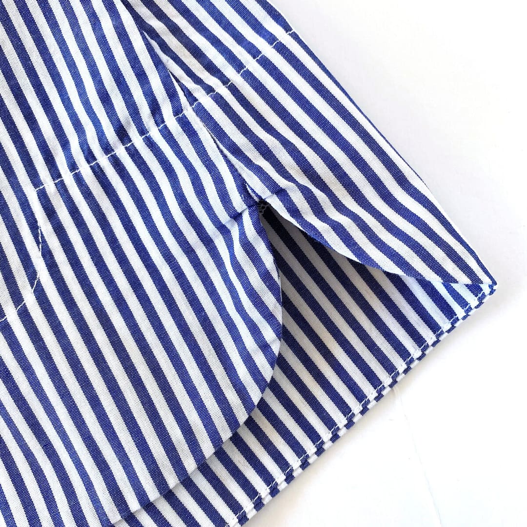 Closeup of the slit at hip hem of a Banana Republic poplin tank