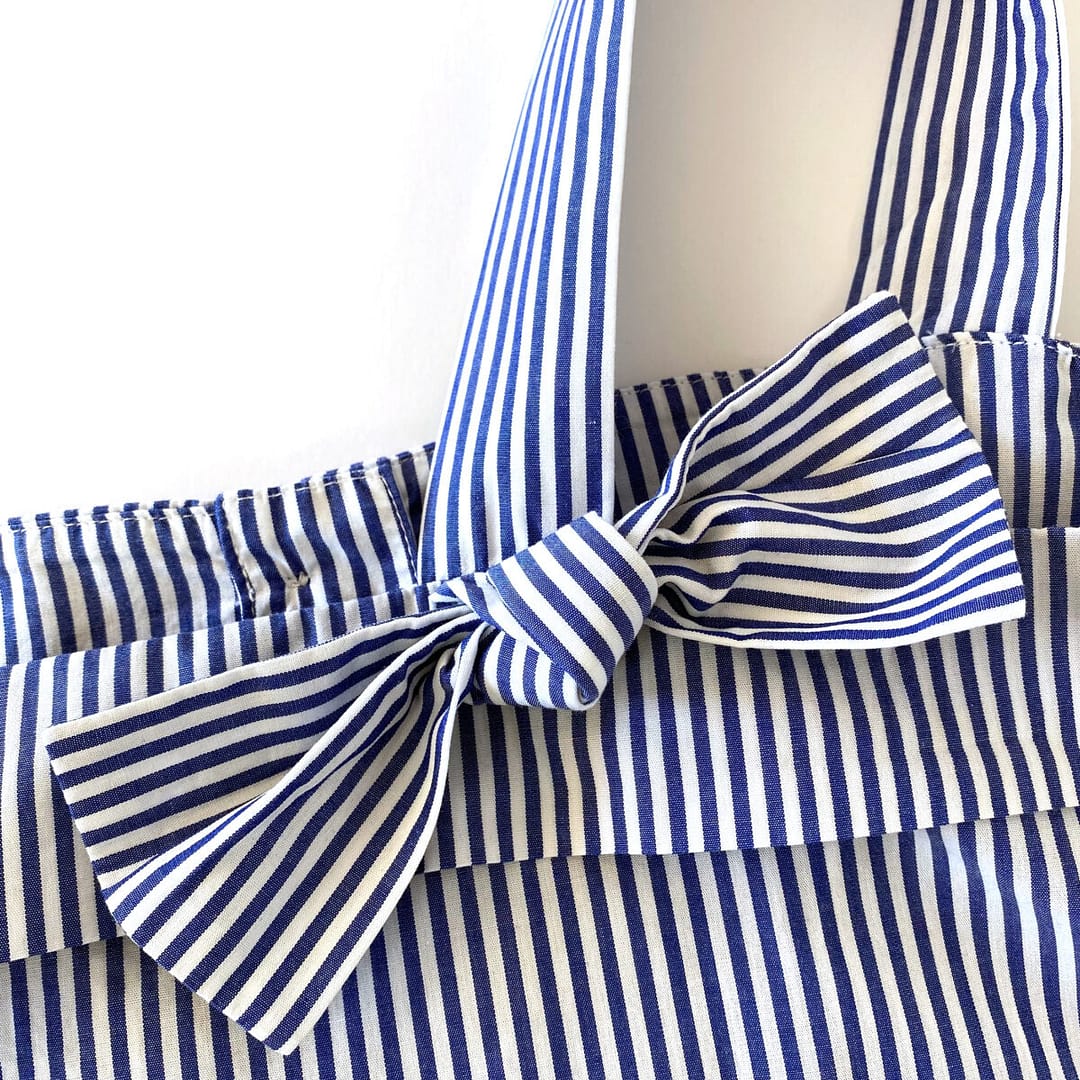 Closeup of the bow detail on the back shoulder strap of a vintage and pre-loved Banana Republic poplin tank